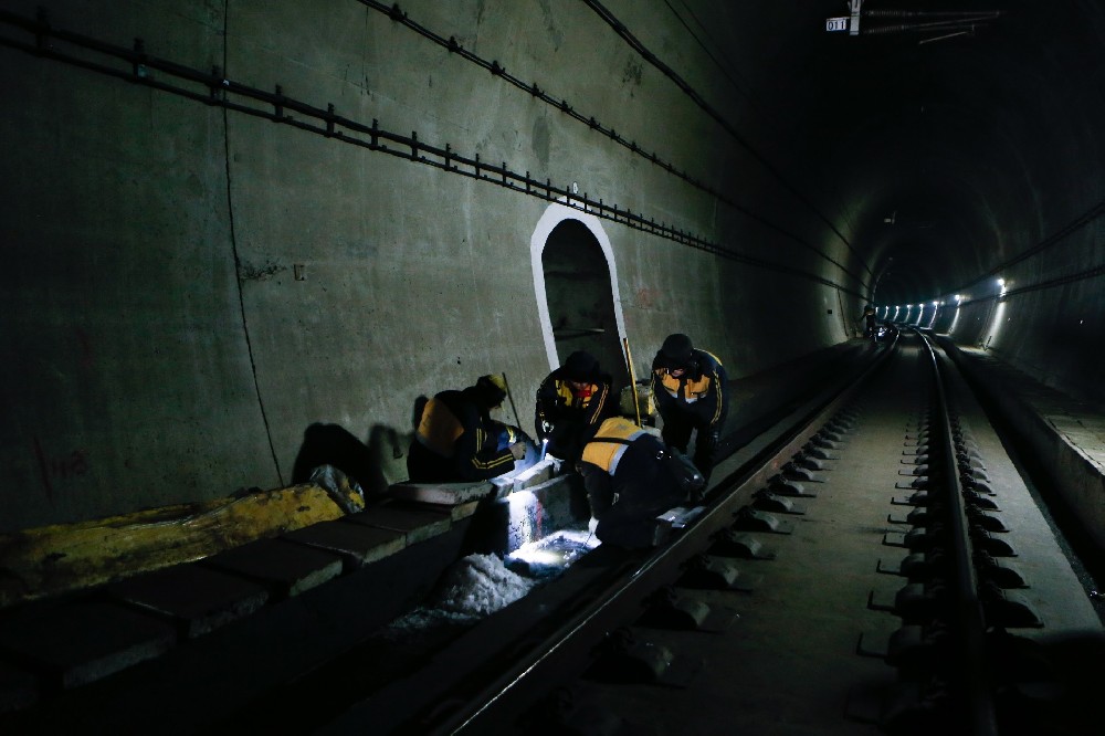 邯山铁路运营隧道病害现状